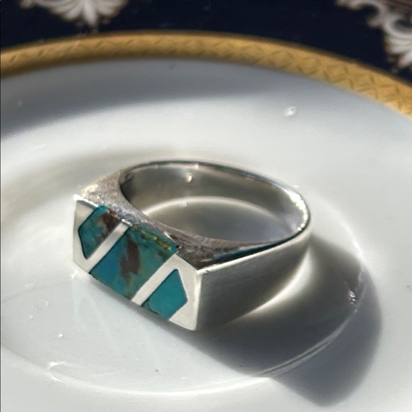 Vintage Turquoise Inlay Sterling Silver Ring - Picture 4 of 11